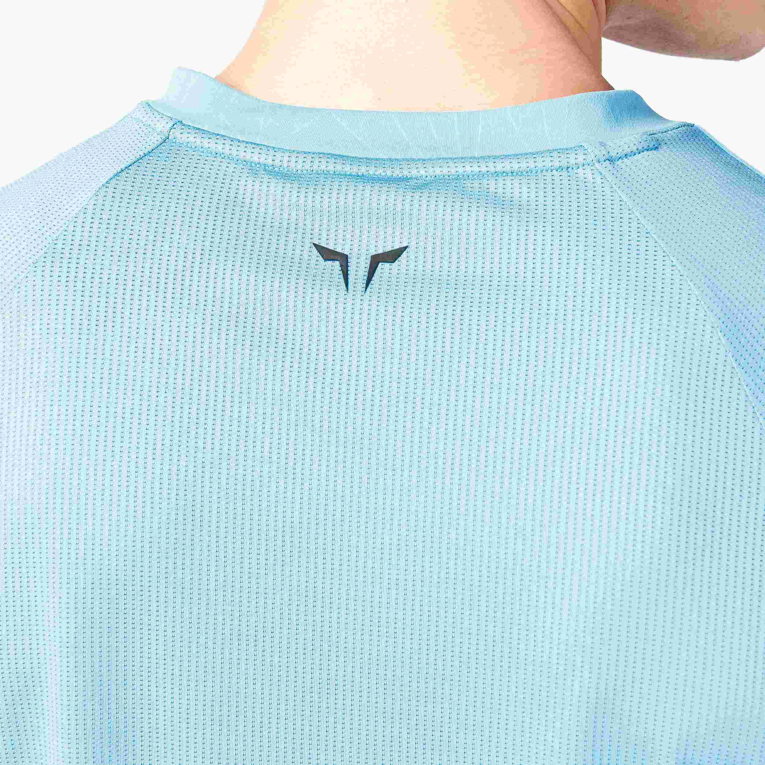 CORE V-NECK AEROTECH TEE - DELPH BLUE